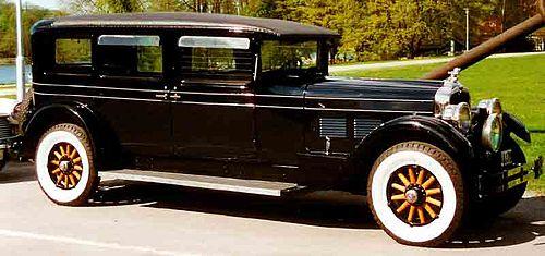 500px-Stutz_Vertical_Eight_AA_Limousine_1927.jpg