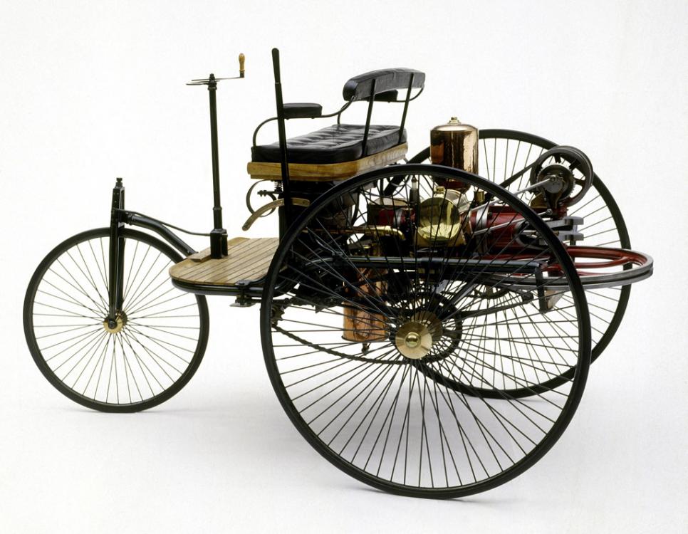 replica-of-the-benz-patent-motorwagen_100339025_l.jpg