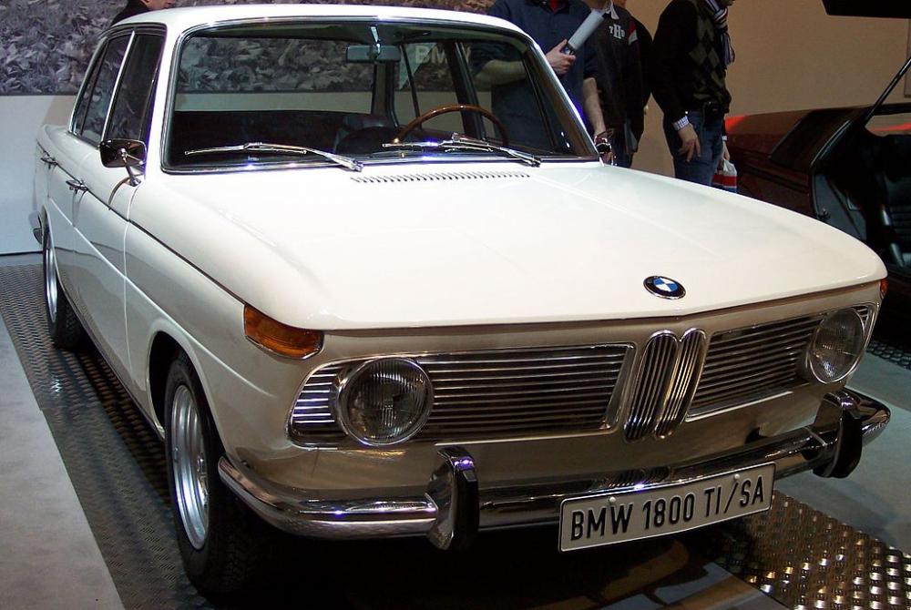 1024px-BMW_1800_TI-SA_1965_white_vr_TCE.jpg