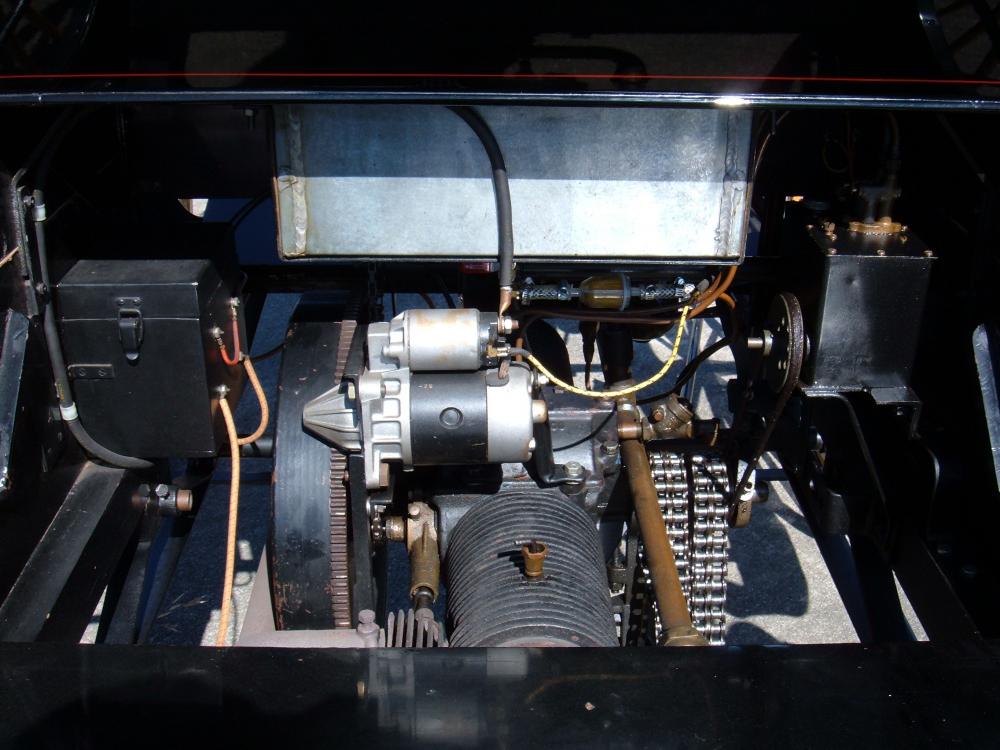 1904_Holsman_Model_3_Hi-Wheeler_engine.JPG