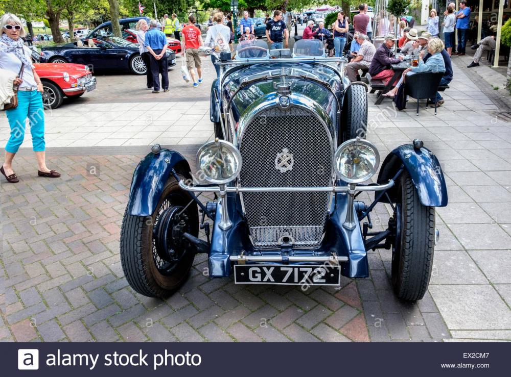 blue-hotchkiss-paris-sport-1931-at-kingsbridge-classic-car-show-2015-EX2CM7.jpg