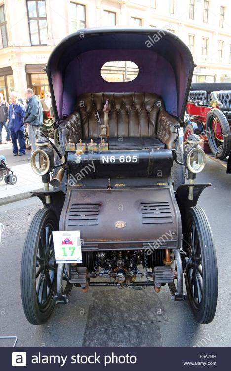 london-uk-31st-october-2015-1898-henriod-two-seater-veteran-car-at-F5A7BH.jpg