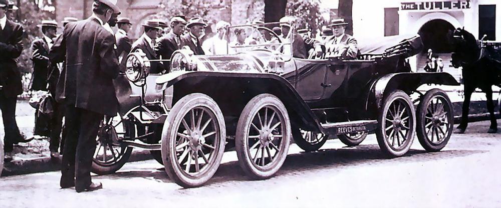 1910_Reeves_Octauto_8-wheel_Tourer_f3q.jpg