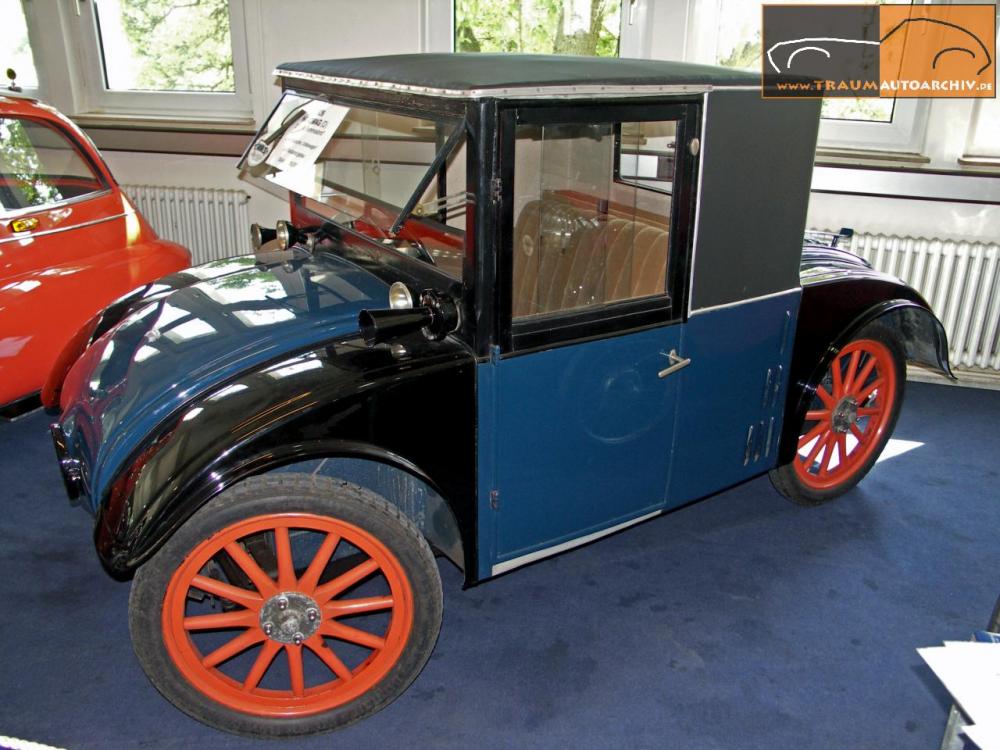 Hanomag 2-10 PS Kommißbrot Limousine '1926 (1).jpg
