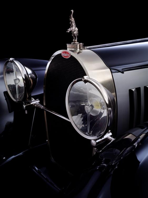 1932_Bugatti_Type-41_Royale_Coupe-de-Ville_body_by_Binder_Hood_Ornament_01.jpg