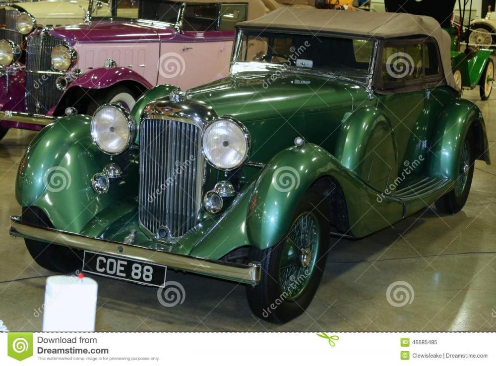 green-alvis-speed-antique-automobile-british-touring-car-coventry-england-46685485.jpg