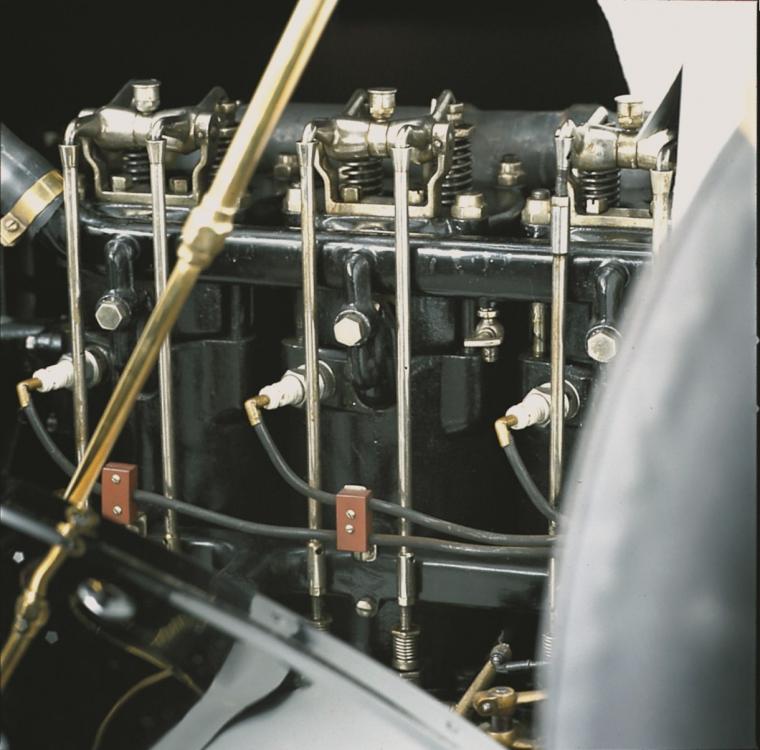 1910-Knox-engine.jpg