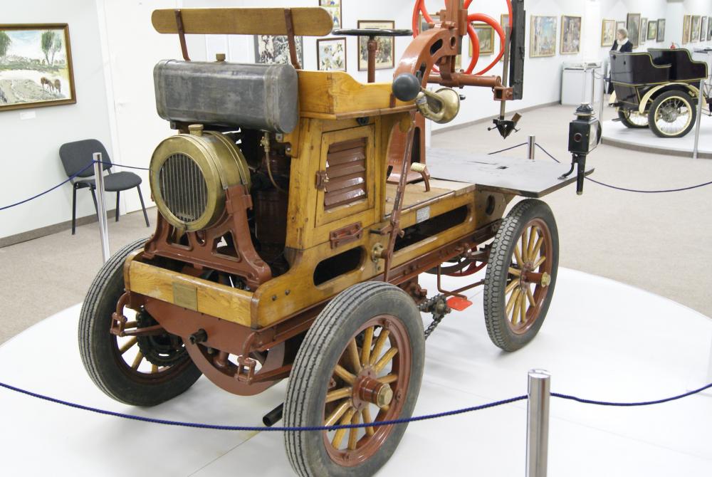 Mobile_sawmill._Millot_le_Guerre,_1901_(Proviantskie_Sklady_museum).jpg
