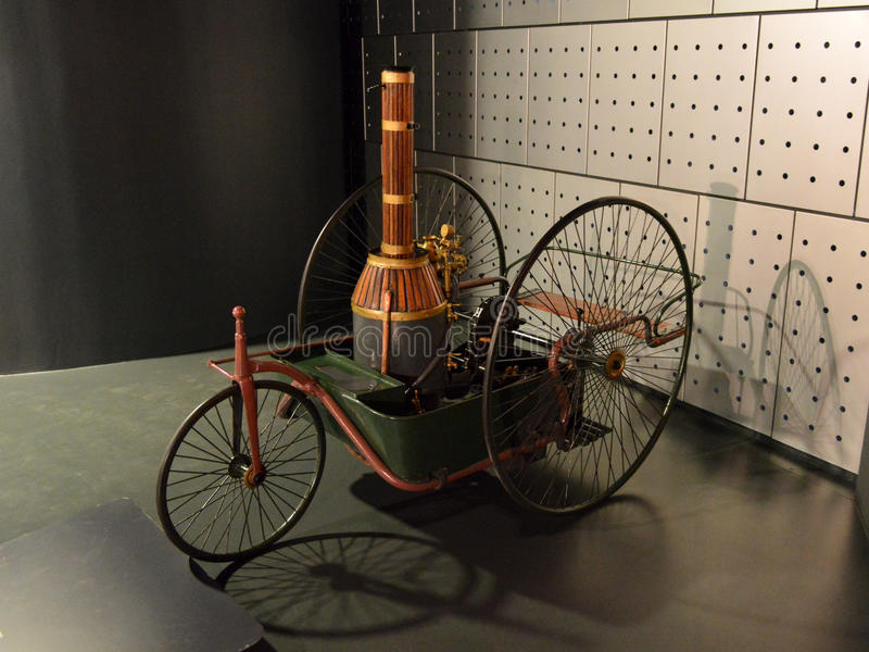 tricycla-del-vapor-de-enrico-pecori-en-museo-nazionale-dell-automobile-65794232.jpg
